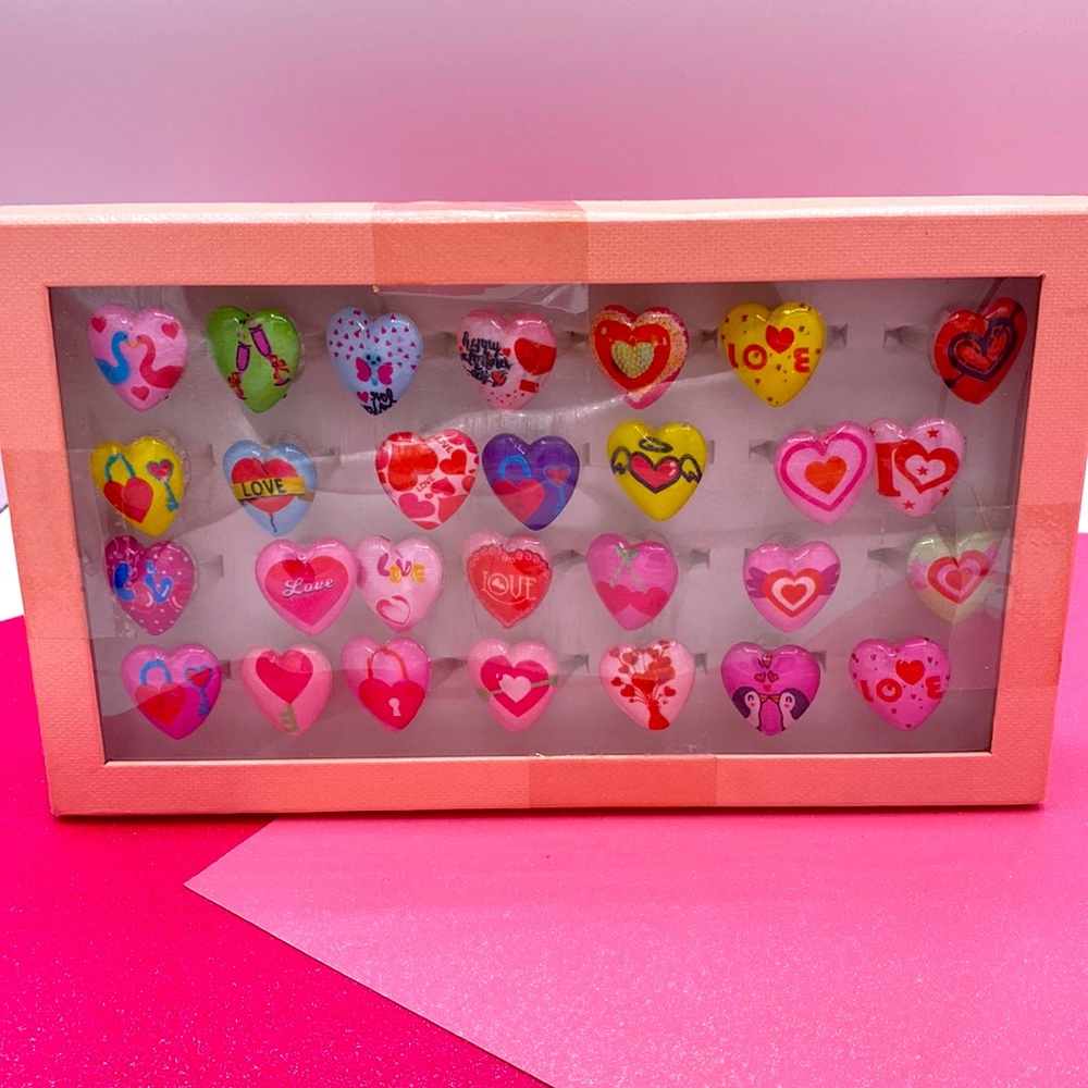 Valentines Day 💘💕28 Piece Heart Shaped Light Up Rings Multicolored